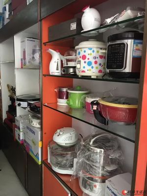 店鋪合同到期，全場清倉甩賣，日用百貨與小家電一件不留